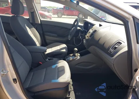 2017 Kia Forte Lx z USA, uszkodzony, nr VIN 3KPFK4A70HE082242